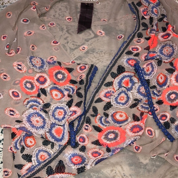 MOON Collection boho sheer floral bell sleeve top - Picture 4 of 6